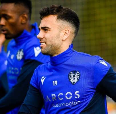 Rober Ibánez deja atrás una lesión muscular y se incorpora al grupo