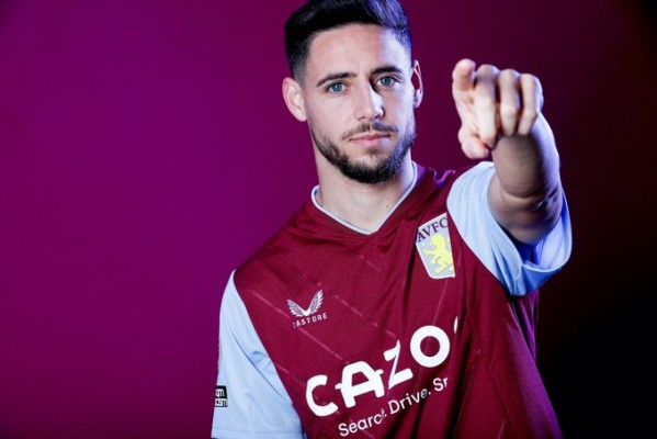  El Betis traspasa al lateral Alex Moreno al Aston Villa inglés