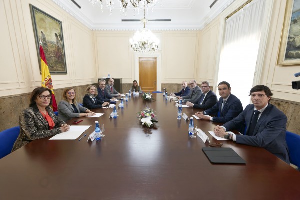 La cerámica pide celeridad con las ayudas pero rebaja su tono y agradece a Calviño la reunión