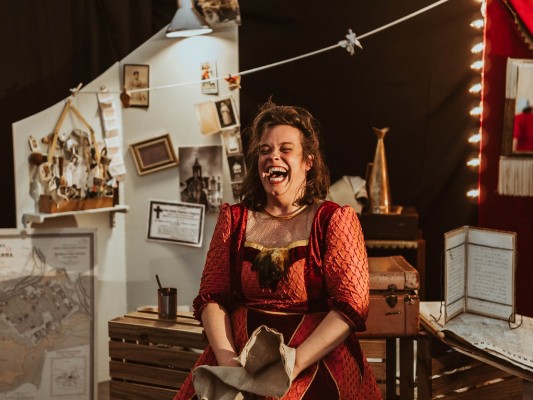 El Teatre Arniches da la bienvenida al 2023 con Depedro en concierto y 'La reina del Arga'
