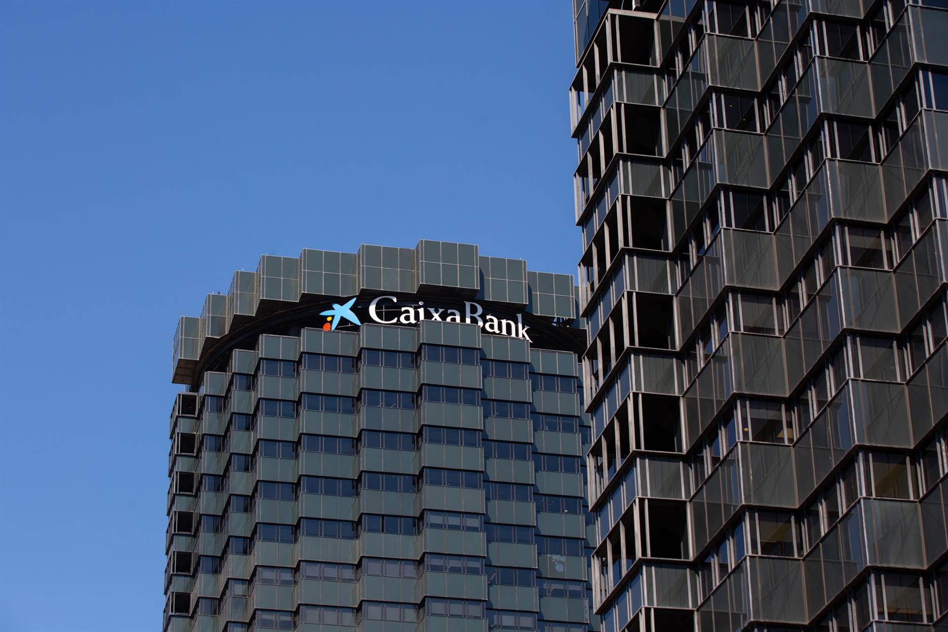 CaixaBank confirma la salida de Alcaraz y nombra a Masana, Vicens y Nicolau como sustitutos
