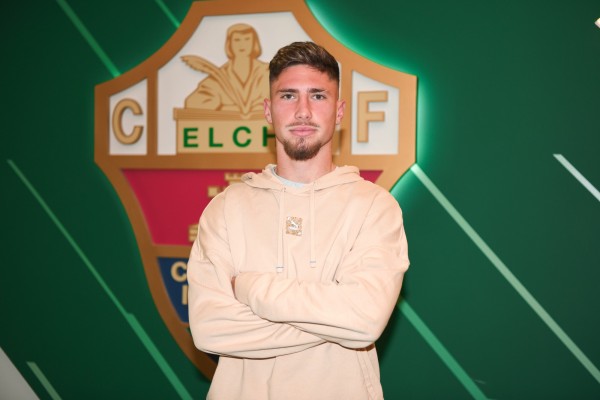 El Elche hace oficial la obtención de la cesión del sub-23 Carmona, quien tendrá licencia del Ilicitano