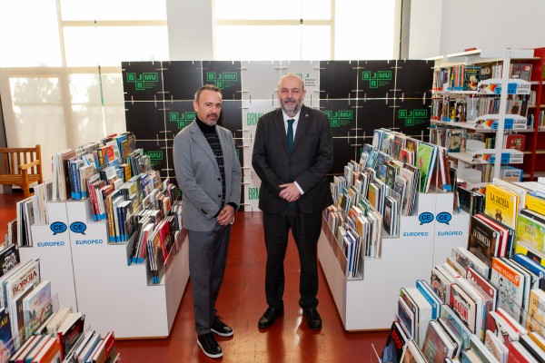 Álex de la Iglesia, Ariadna Gil y Elvira Lindo visitan la BRMU, que convoca un certamen de novela gráfica
