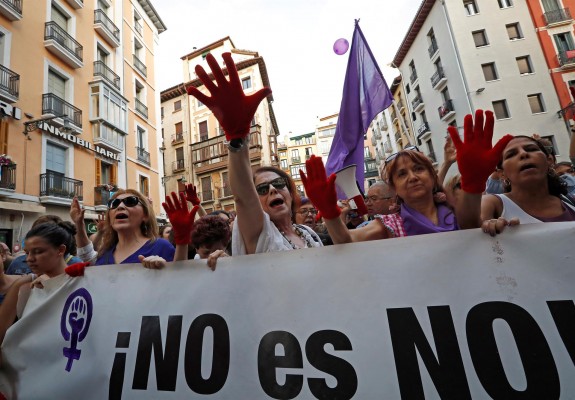 Condenan a tres años de cárcel al director de una web por difundir datos personales de la víctima de 'La Manada'