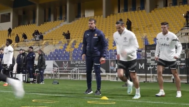 El Valencia se entrena en Riad sin Marcos André
