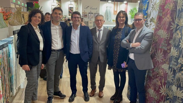 El sector textil valenciano reclama desde Fráncfort su inclusión en las ayudas estatales por el gas 