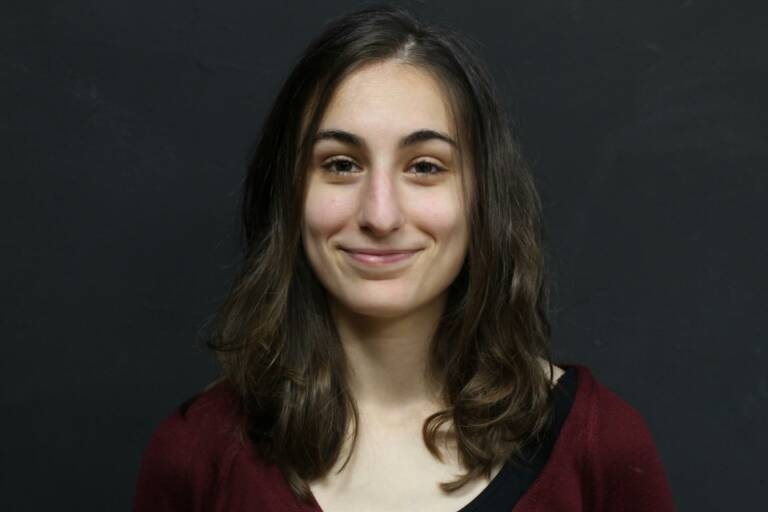 La dramaturga Julia Suay reflexiona sobre la muerte y el olvido en 'Almudena'
