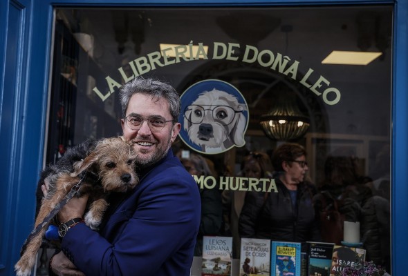 Máximo Huerta abre su librería en Buñol: 
