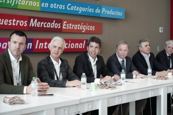Mazón y Moragues trasladan su proyecto de futuro al sector empresarial de Gandia  