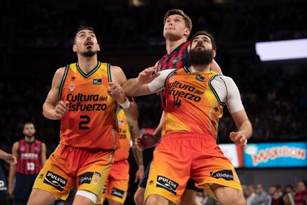 El Valencia recibe en cuadro al Efes con riesgo de descolgarse y mirando a la Copa