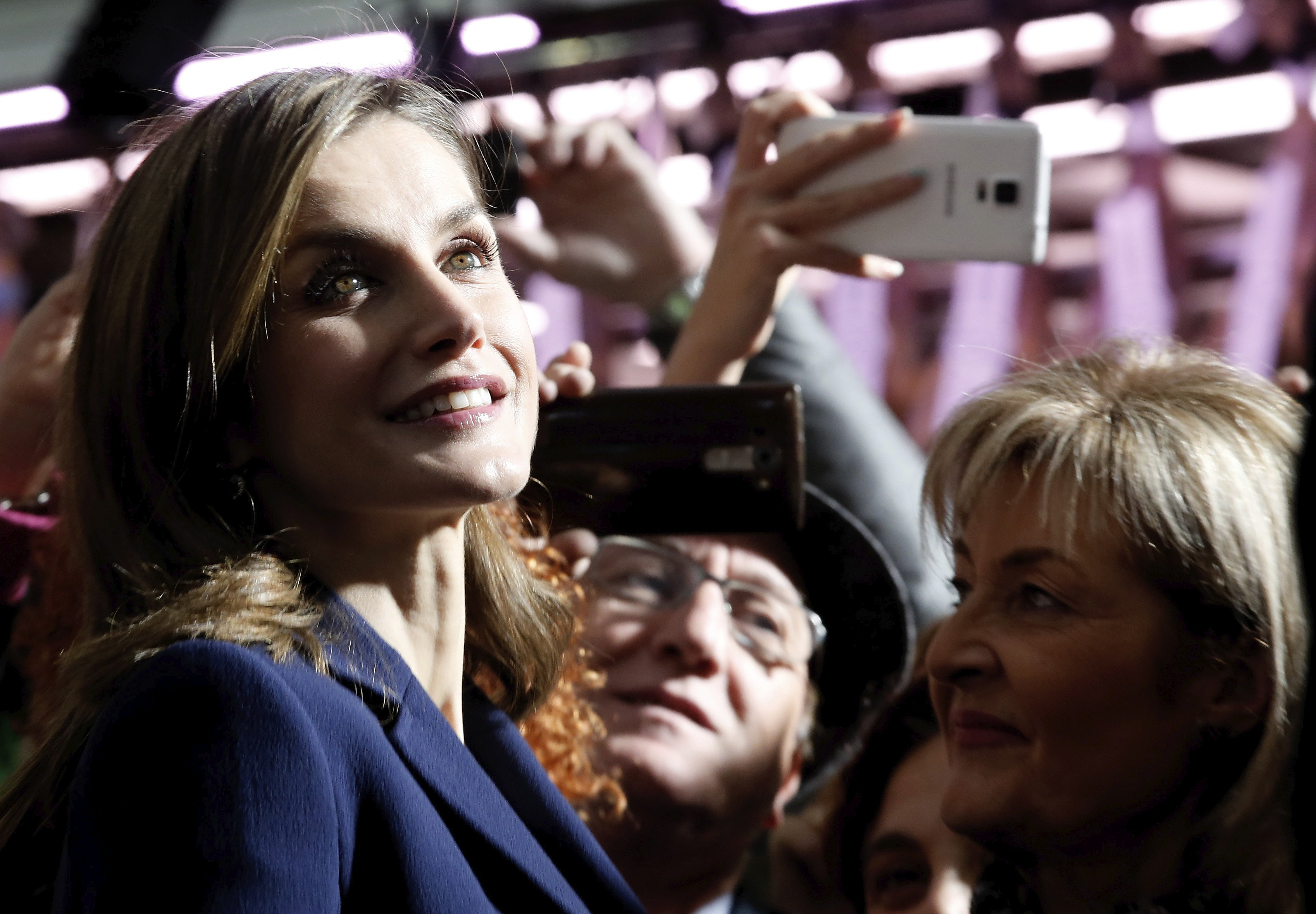 Aplausos, vivas y selfis: los Reyes celebran el centenario del Mercado Central de Valencia