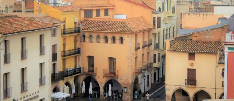 El Hostal del Rei, en el centro, es uno de los únicos vestigios arquitectónicos de la etapa fundacional de Vila-real - 