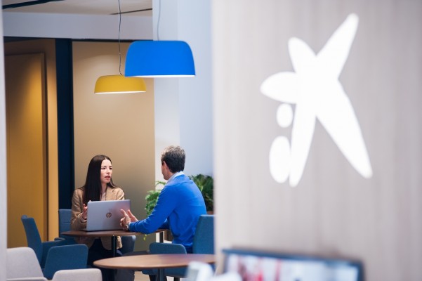 CaixaBank impulsa la digitalización de comercios, microempresas y autónomos a través del 'Kit Digital'