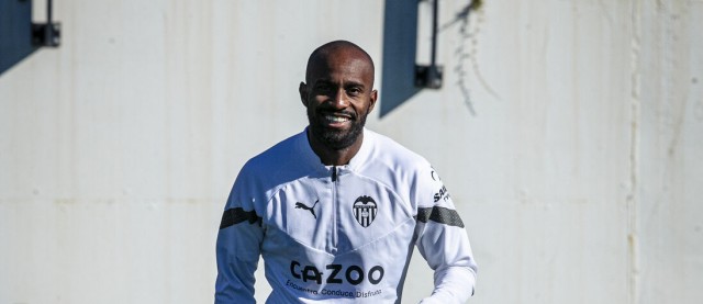 El Valencia rechaza una oferta del Espanyol por Foulquier