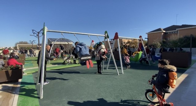 Centenares de personas acuden a la apertura a de La Plaza Tribunal de las Aguas de Quart de Poblet
