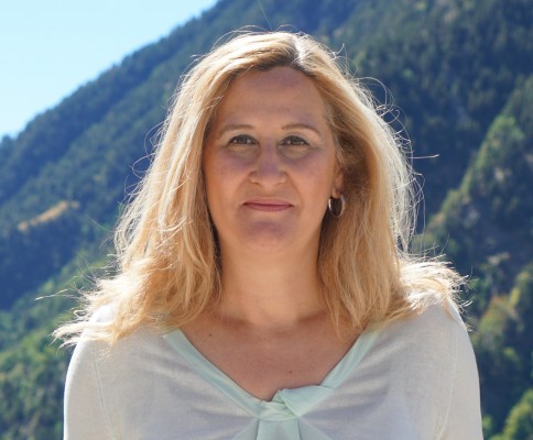 Luz Gabás, Premio Planeta en 2022, abre el año de las 'Veladas literarias' del restaurante Maestral