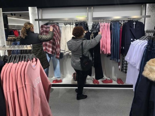 Las rebajas de enero generarán 5.000 contratos en la Región, un 25% menos que en 2022