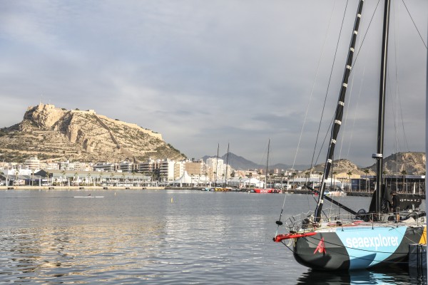 Los barcos 'voladores' ultiman preparativos antes de dar la vuelta al mundo
