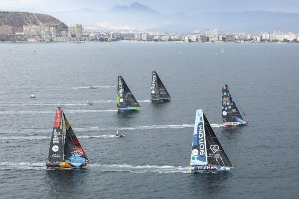El WindWhisper gana la VO65 In Port Race