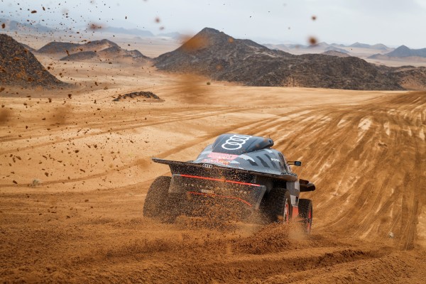 Una sanción arrebata a Sainz la victoria y se la da a Loeb