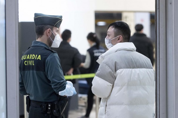 China deja atrás su política 'Covid Cero' y reabre sus fronteras tras casi tres años de aislamiento