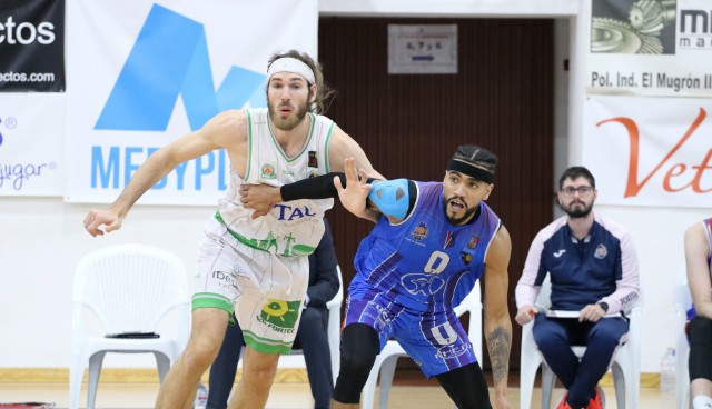 El TAU Castelló no puede con el Almansa y arranca con mal pie el nuevo año