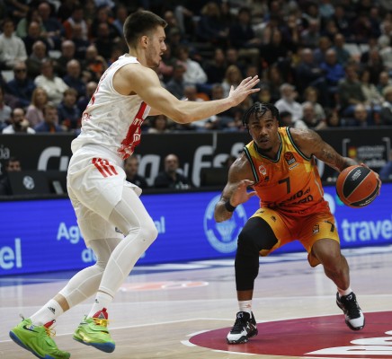 El Valencia pone en juego en Vitoria su último comodín en lucha por la Copa