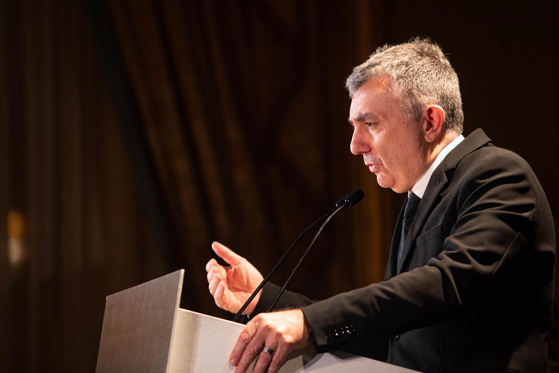 El escritor oscense Manuel Vilas recibe el 79 Premio Nadal durante la velada literaria para dar a conocer el Premio Nadal de Novela 2023, en el Hotel Palace, a 6 de enero de 2023, en Barcelona, Catalunya. Foto: Kike Rincon/Europa Press  - 