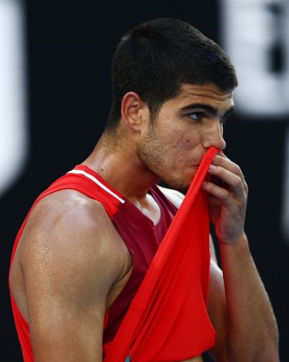 Alcaraz ve rota la racha de 8 Grand Slam seguidos siendo el único en pasar al menos una ronda