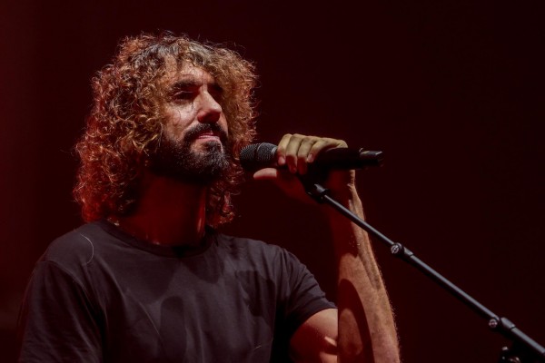 Mikel Izal anuncia su primer disco en solitario