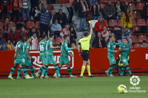 Problemas para la medular del Levante: Montiel y Pepelu, bajas por sanción ante el Granada
