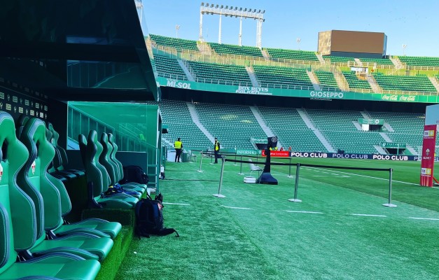 Roger, Pere Milla y Boyé en el ataque del Elche