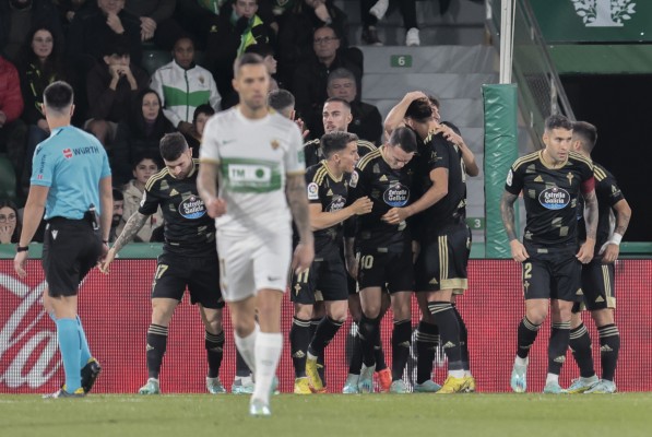 Aspas adelanta al Celta en el primer tiempo en Elche