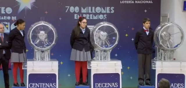 Un bar de Tavernes Valldigna reparte 3,75 millones del tercer premio del Niño
