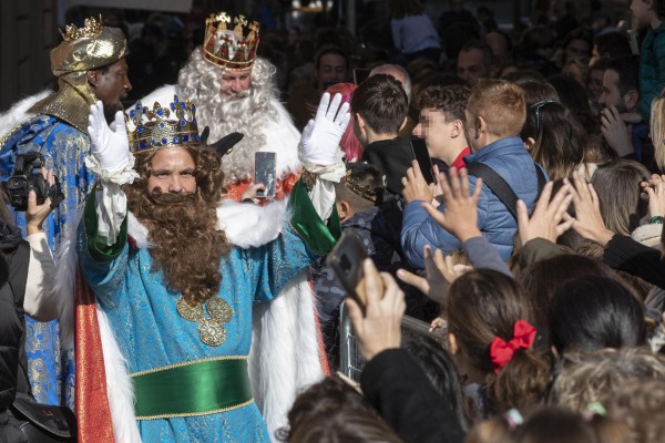 Retrasos y caos con las sillas en la Cabalgata de Murcia: el Ayuntamiento adoptará acciones legales contra la concesionaria