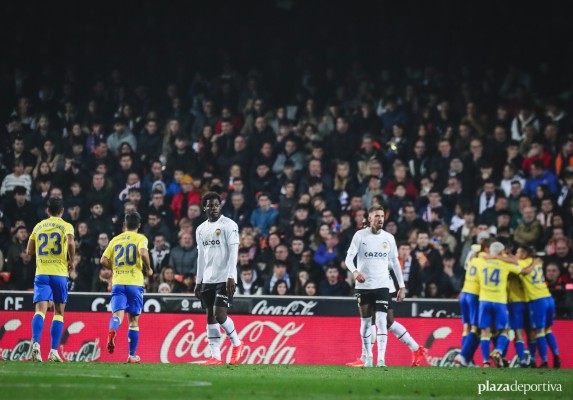 El Cádiz anula a un triste Valencia