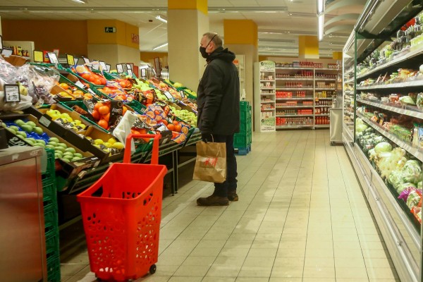 Facua denuncia a Competencia a 8 cadenas de supermercados por no repercutir la rebaja del IVA