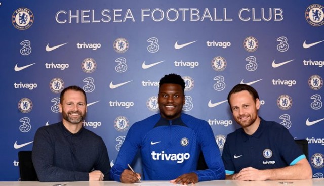 El Chelsea refuerza su defensa con Benoit Badiashile
