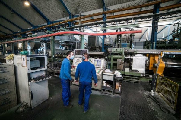 El PPCS alerta de que el paro en la industria crece un 16% y la contratación se desploma un 40% 