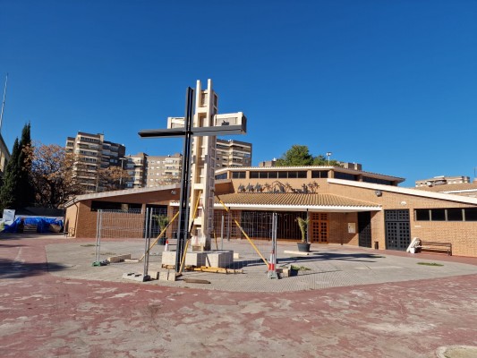 La cruz no deja indiferente a nadie: los vecinos del barrio Rafalafena se muestran divididos