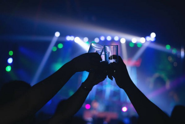 Los jóvenes de la Región a beber alcohol y fumar tabaco antes que el resto de España 