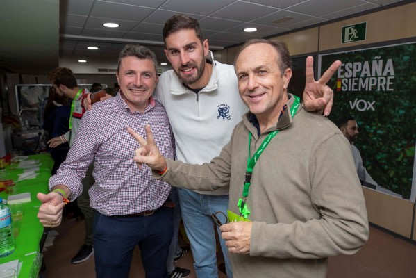 Abascal lo fía todo a su guardia pretoriana, Antelo y Gestoso, para conquistar la Región
