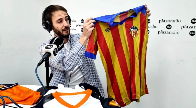 Los Reyes traen camisetas, cromos, entradas... Esteban Fernández y su colección VCF