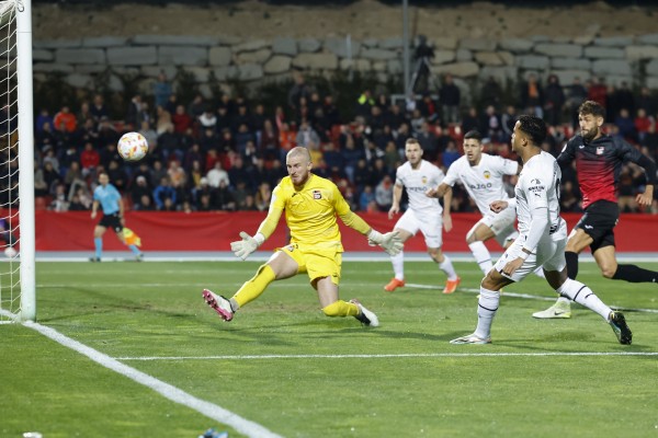 El Valencia no da opción a La Nucía