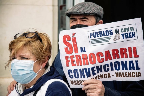 Una decena de municipios anuncian un recurso contra el cierre del tren Madrid-Cuenca-Valencia