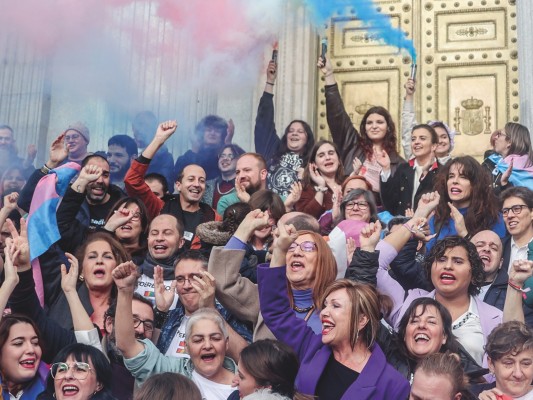 Ley trans, la colisión de derechos divide al feminismo
