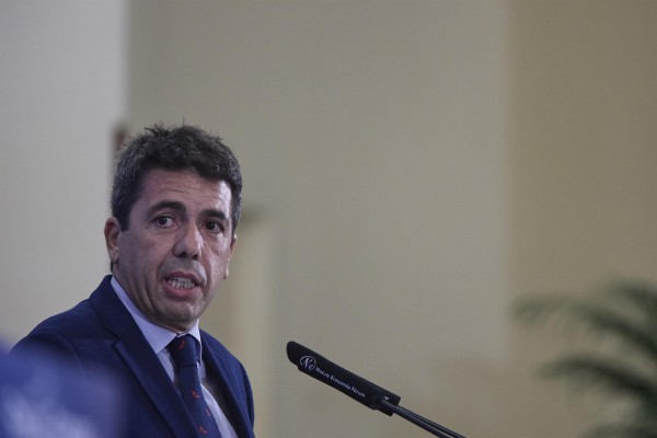 Mazón se muestra 