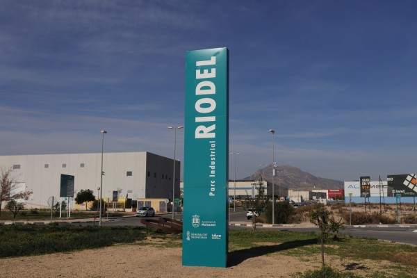 Los 130.000 euros del Ivace permiten modernizar y mejorar el polígono industrial Riodel (Mutxamel)