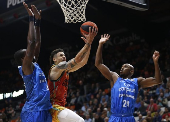 El Valencia derrota al Fuenlabrada y persigue la Copa