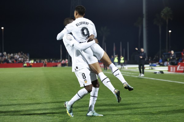 Kluivert oposita para tener más minutos